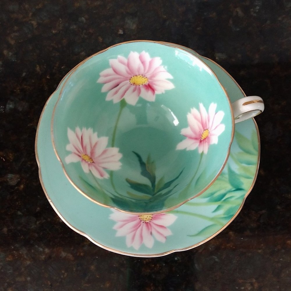 FANCY FOOTED SAJI CHINA HAND PAINTED PINK DAISIES FLORAL CUP SAUCER SET JAPAN